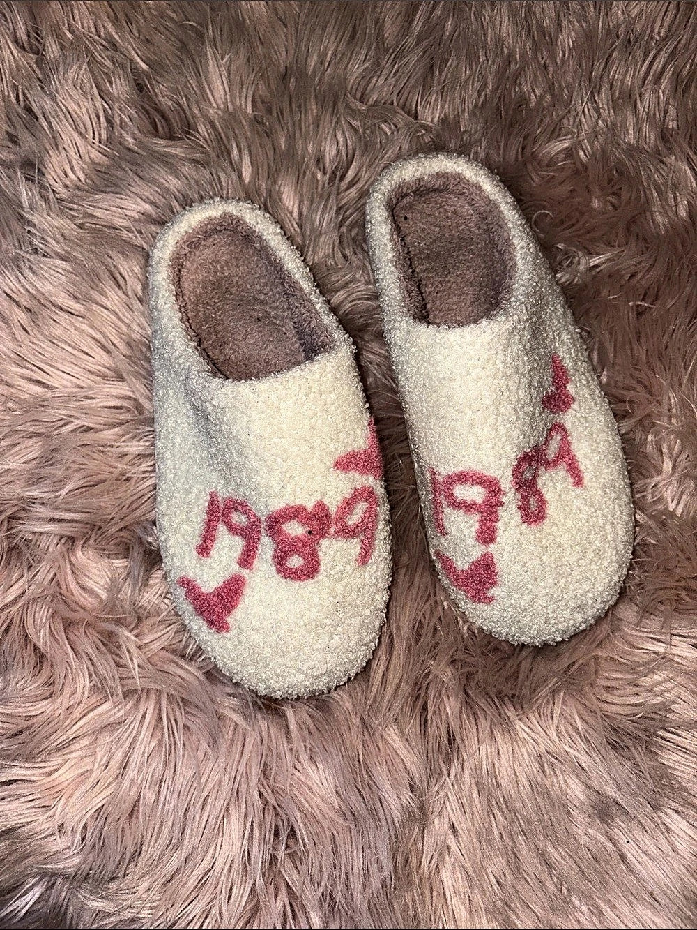 TAYLOR SWIFT Cream & Pink Slippers